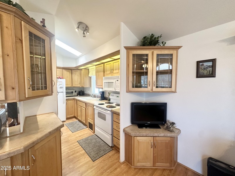 SO MANY CABINETS