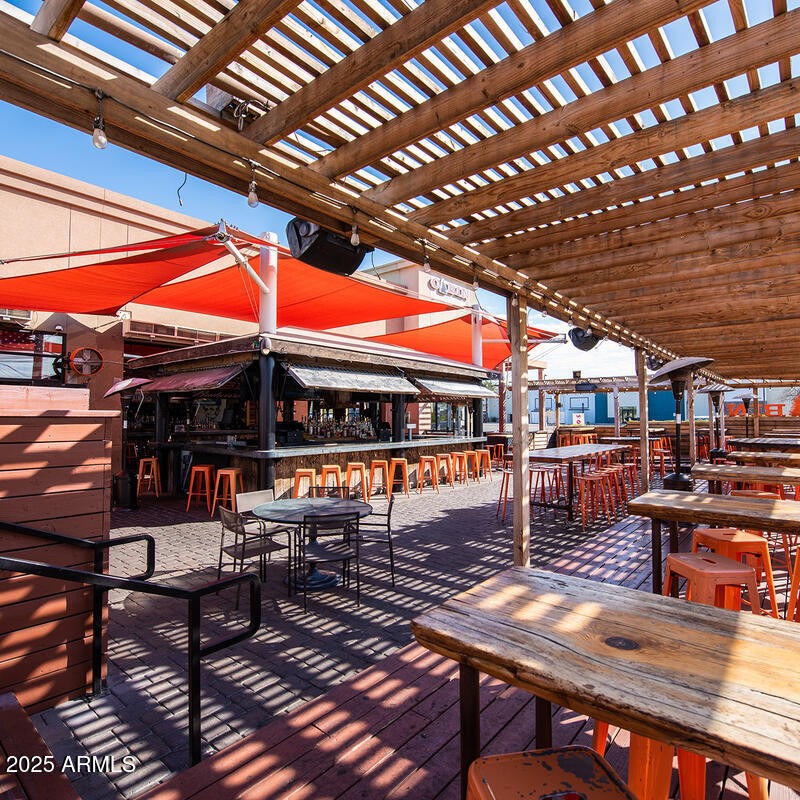 Canin Whikey and Grill Patio