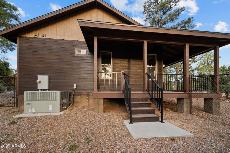 Side Yard-Fenced In