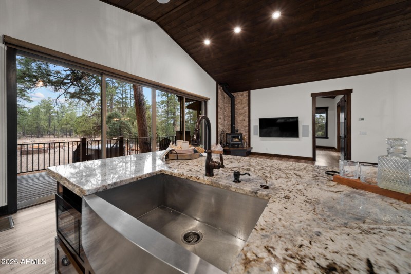 Kitchen/Island