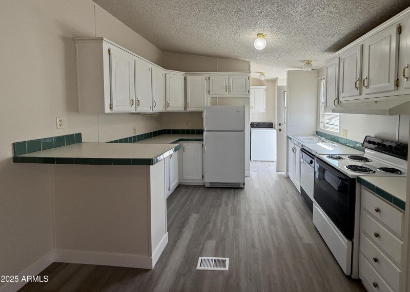 Kitchen095