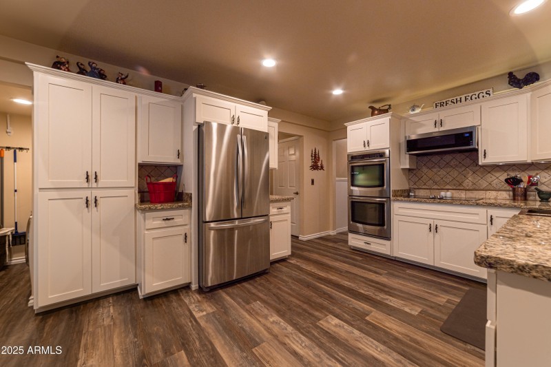 Kitchen b