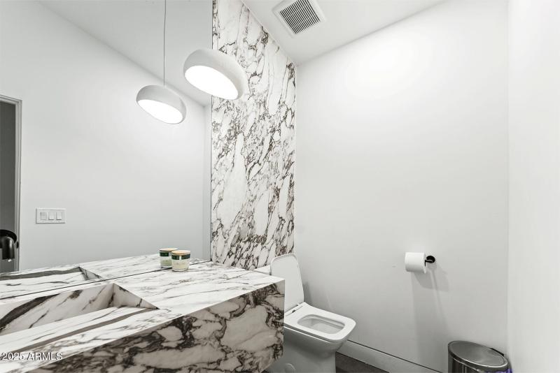 Untitled-1_0036_akb04695_0037_background