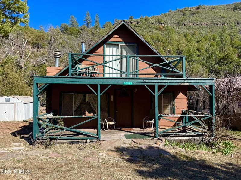 Front upper &lower porch
