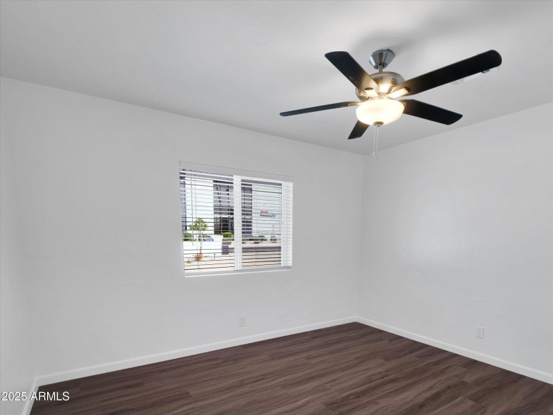 15-4337 E Wilshire Dr-15