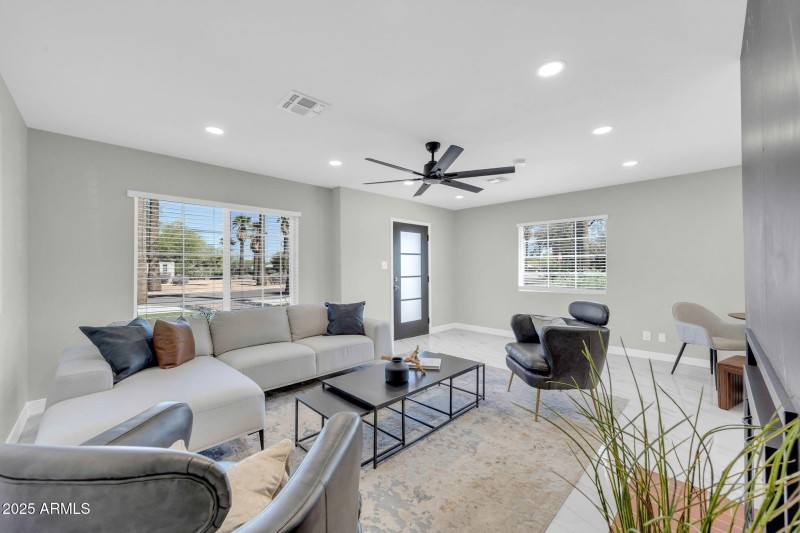 2926 N 16th Ave-7
