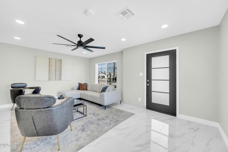2926 N 16th Ave-10