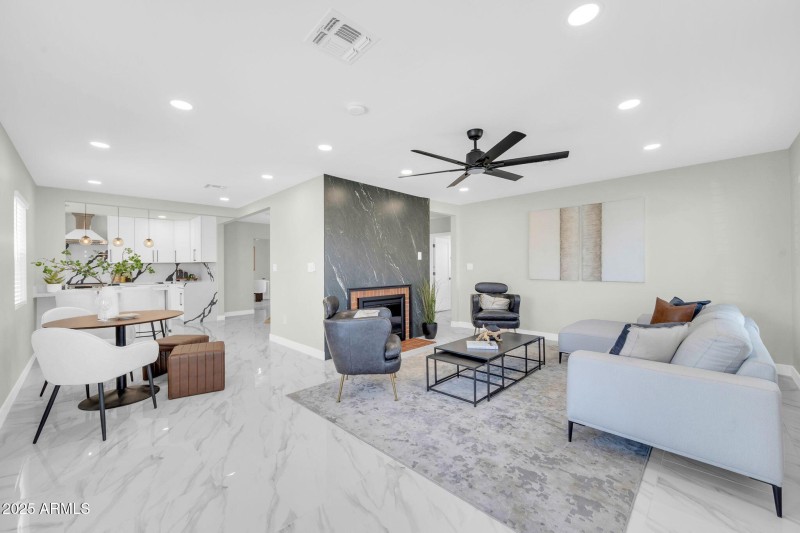 2926 N 16th Ave-11
