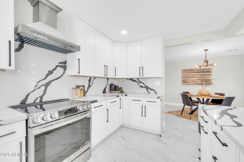 2926 N 16th Ave-14