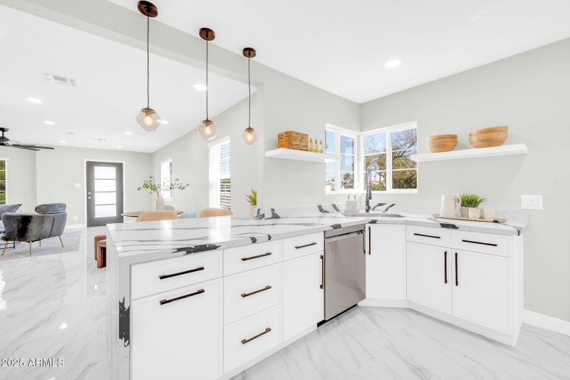 2926 N 16th Ave-17