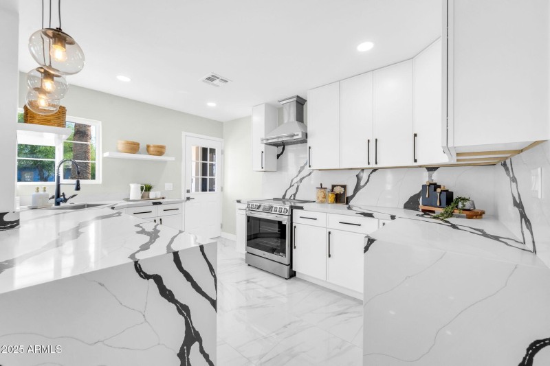 2926 N 16th Ave-18