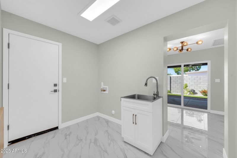 2926 N 16th Ave-30