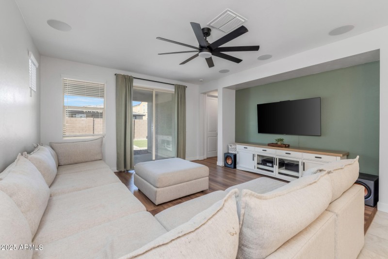 4)GREAT ROOM