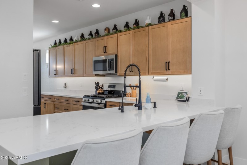 8)KITCHEN