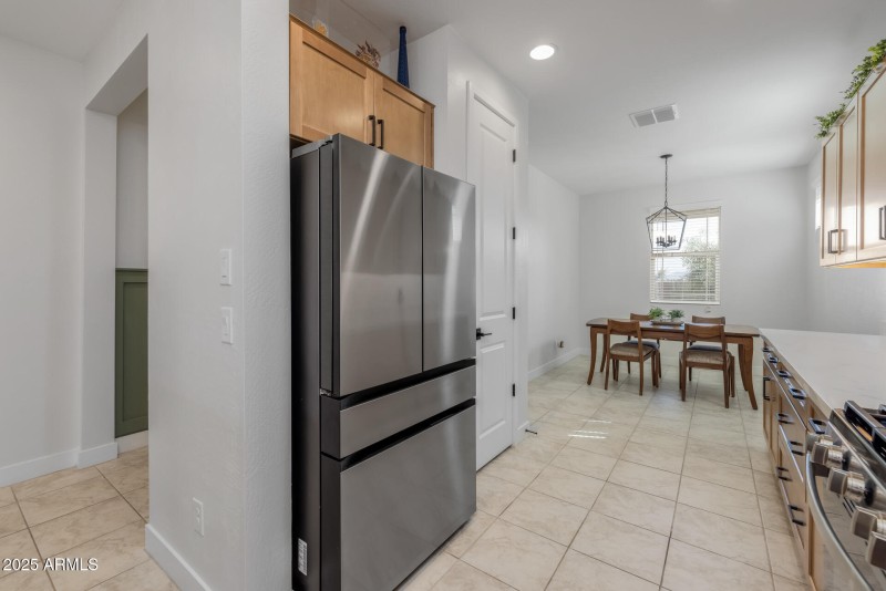 11)KITCHEN