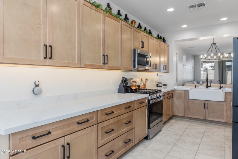 12)KITCHEN