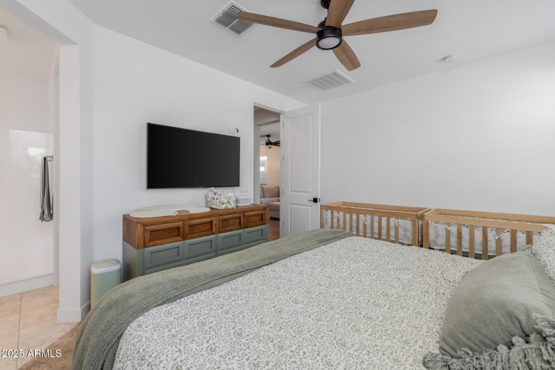 19)MASTER BED