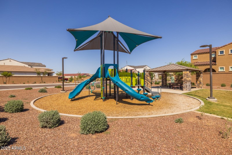 37)COMMUNITY PARK