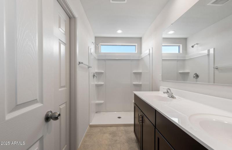 13 - Owner Shower