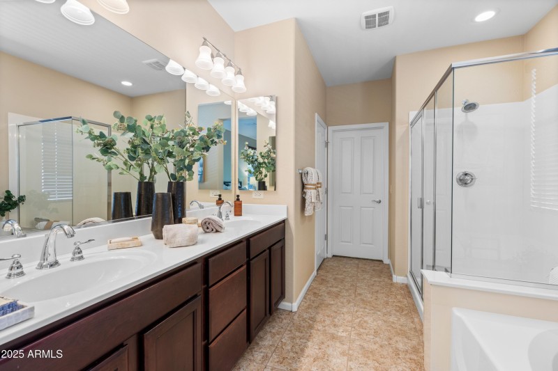 3969 N 163rd Ln prim bath 1