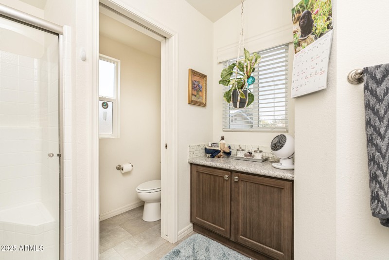 Separate toilet room/Separate Vanity