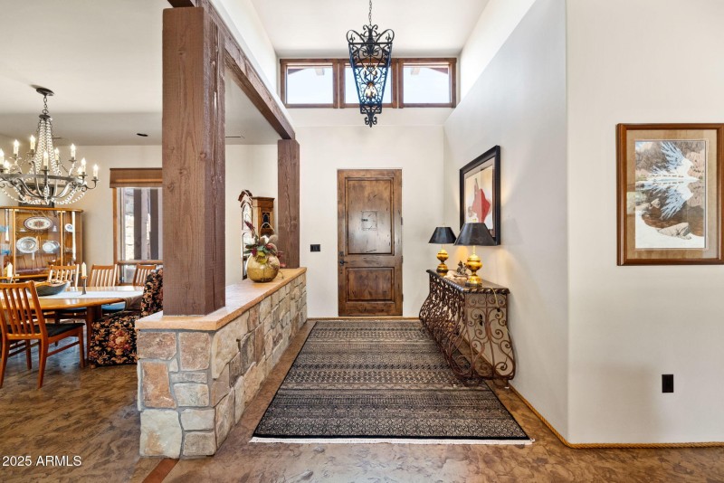 8-Foyer