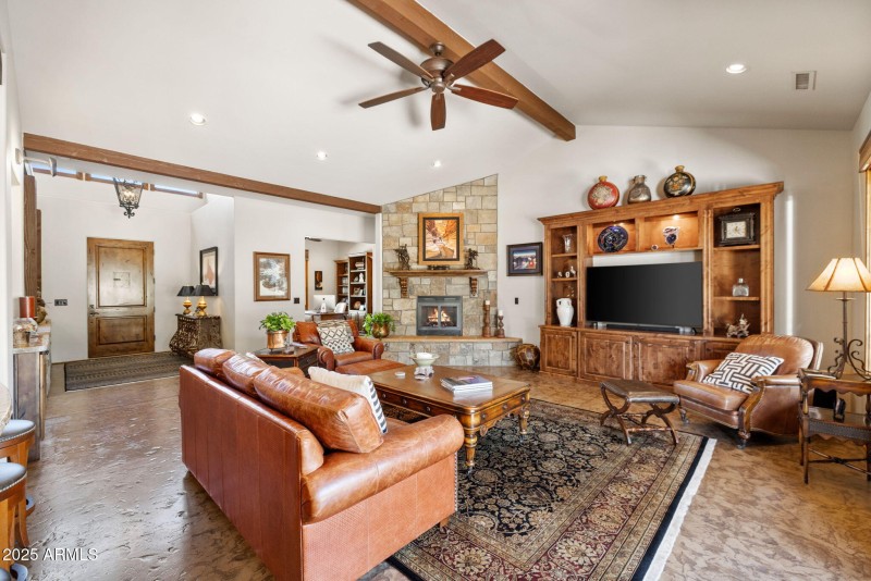 12-Living Room (2)