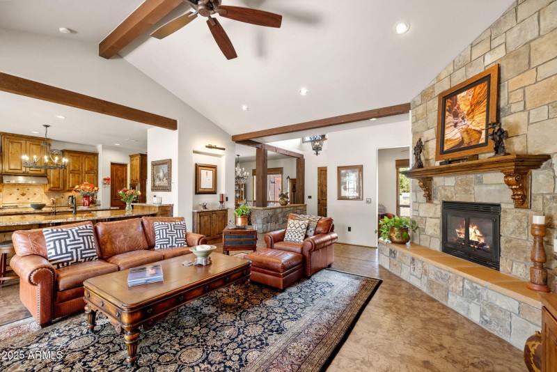 13-Living Room (3)