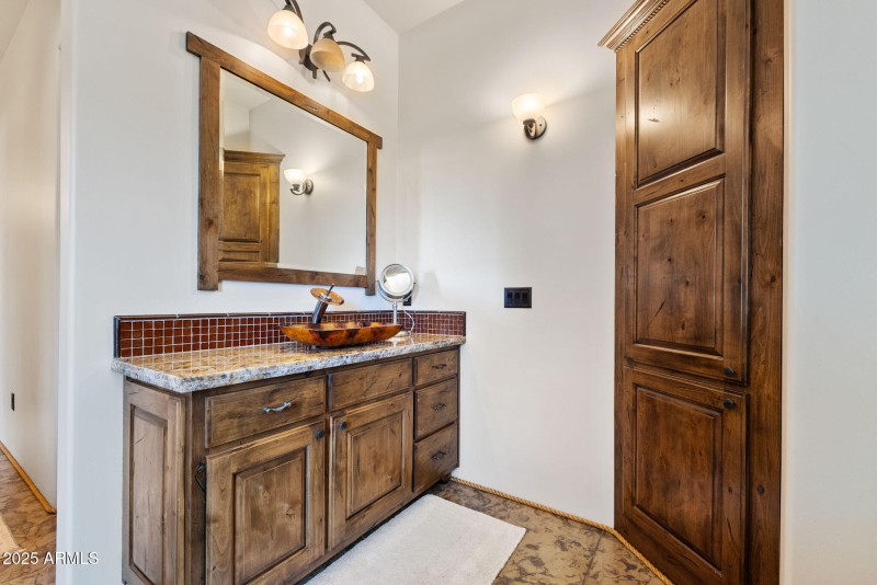 25-Primary Bathroom (2)