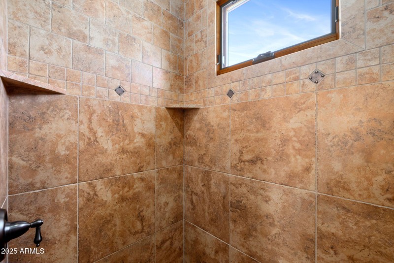 33-Bathroom 3 (2)