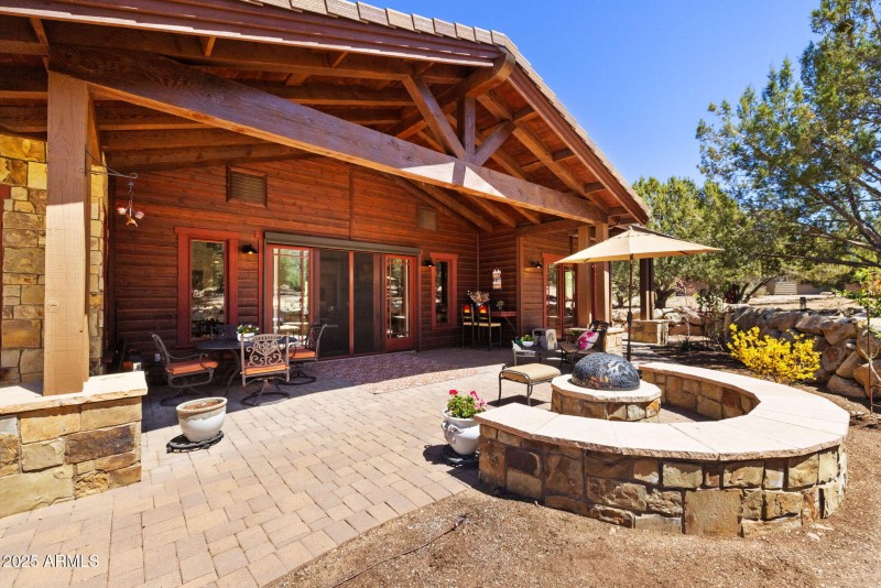 44-Back Patio (2)