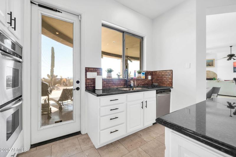 3335 W Carriage Dr-15