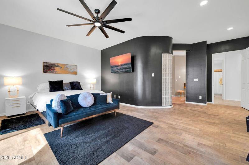 3335 W Carriage Dr-23