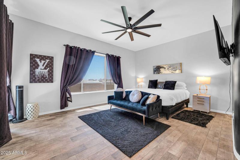 3335 W Carriage Dr-25