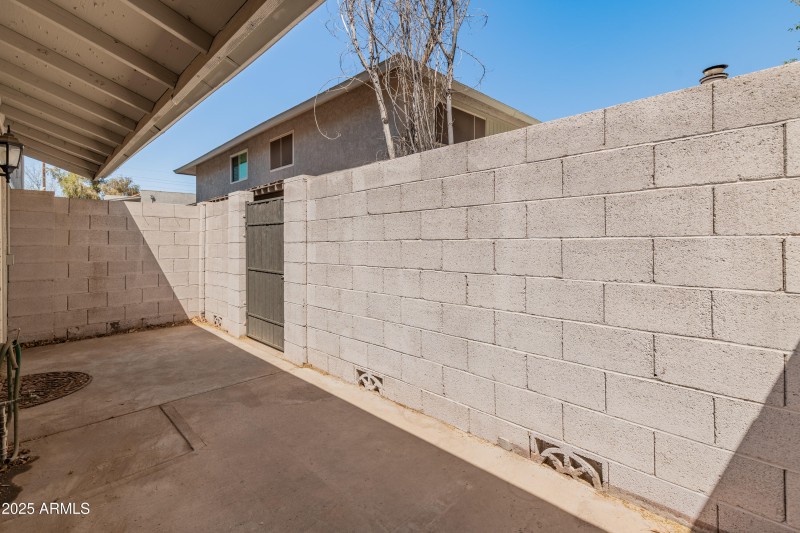 8412 E Roosevelt St-24