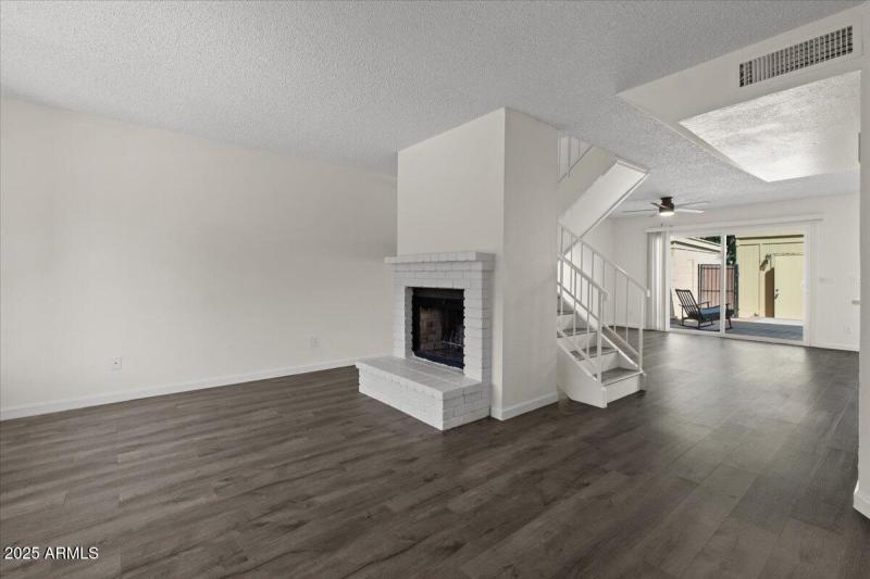 07-Entry & Living Room