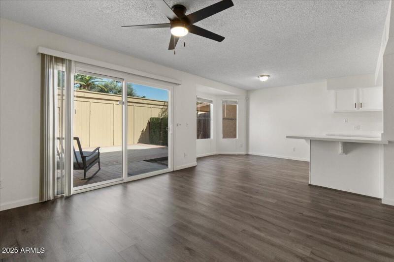 11-Family Room & Dining