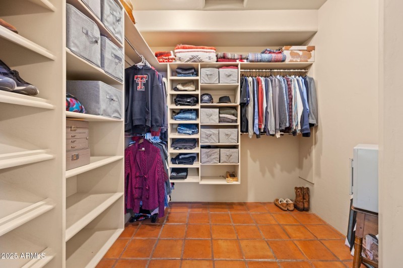 005-Primary Closet