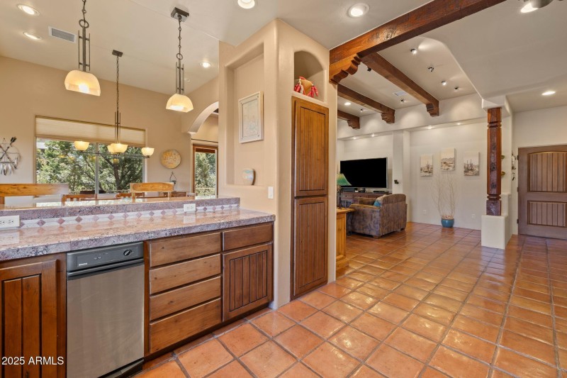 080-Kitchen