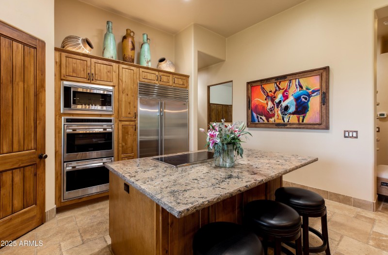 Kitchen with Breakfast Bar
