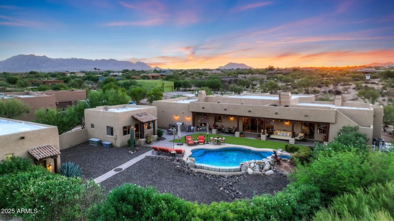 Desert Oasis Sunset Views