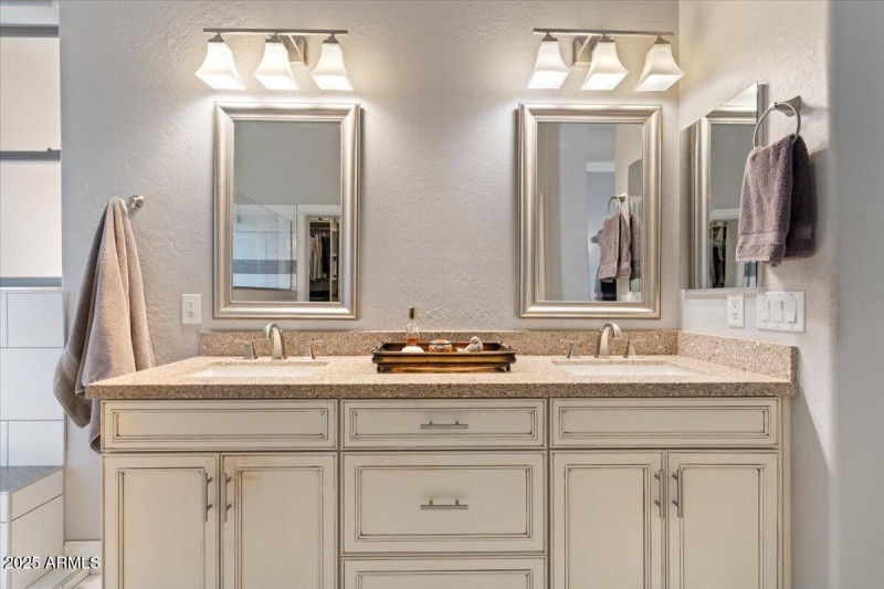 Dual sinks