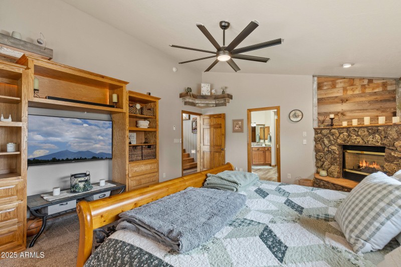 033_2705_w_creighton_dr-33_802