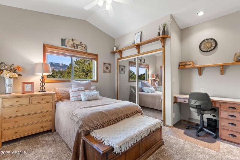 043_2705_w_creighton_dr-43_989