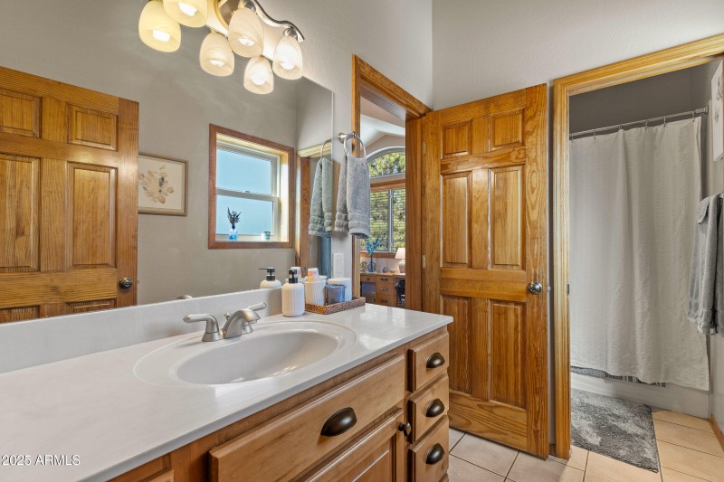 050_2705_w_creighton_dr-50_674