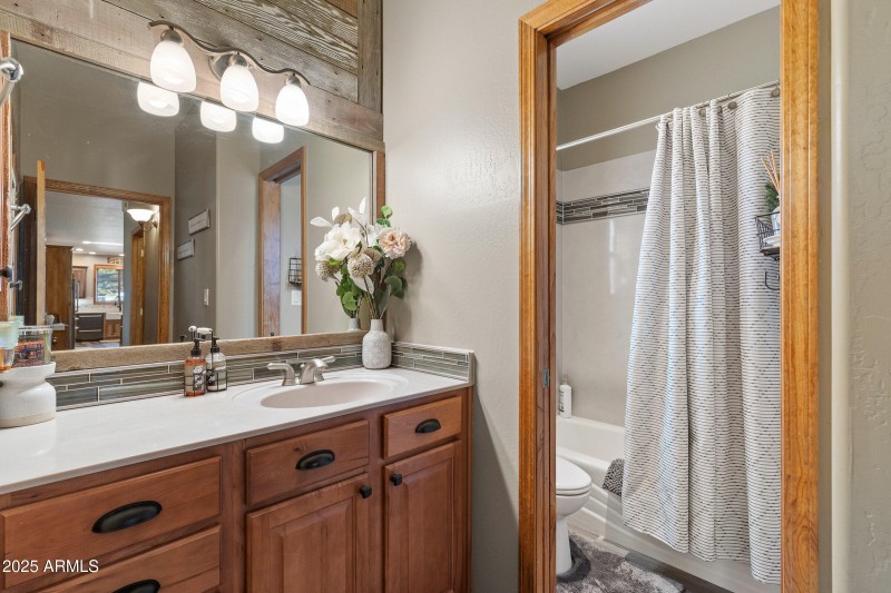 055_2705_w_creighton_dr-55_86