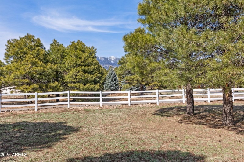 058_2705_w_creighton_dr-58_21