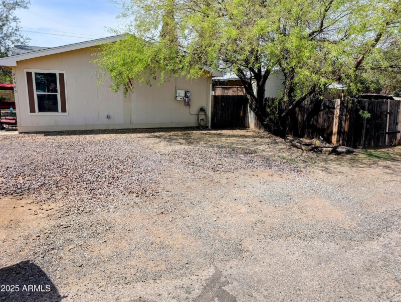 Driveway /Paring