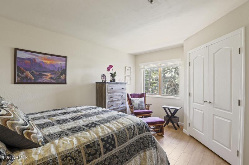 Guest Bedroom (2)