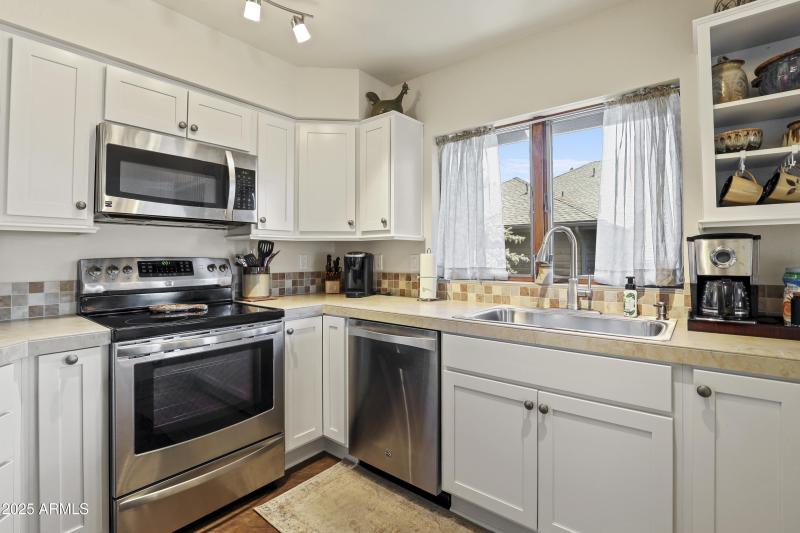 Kitchen (2)